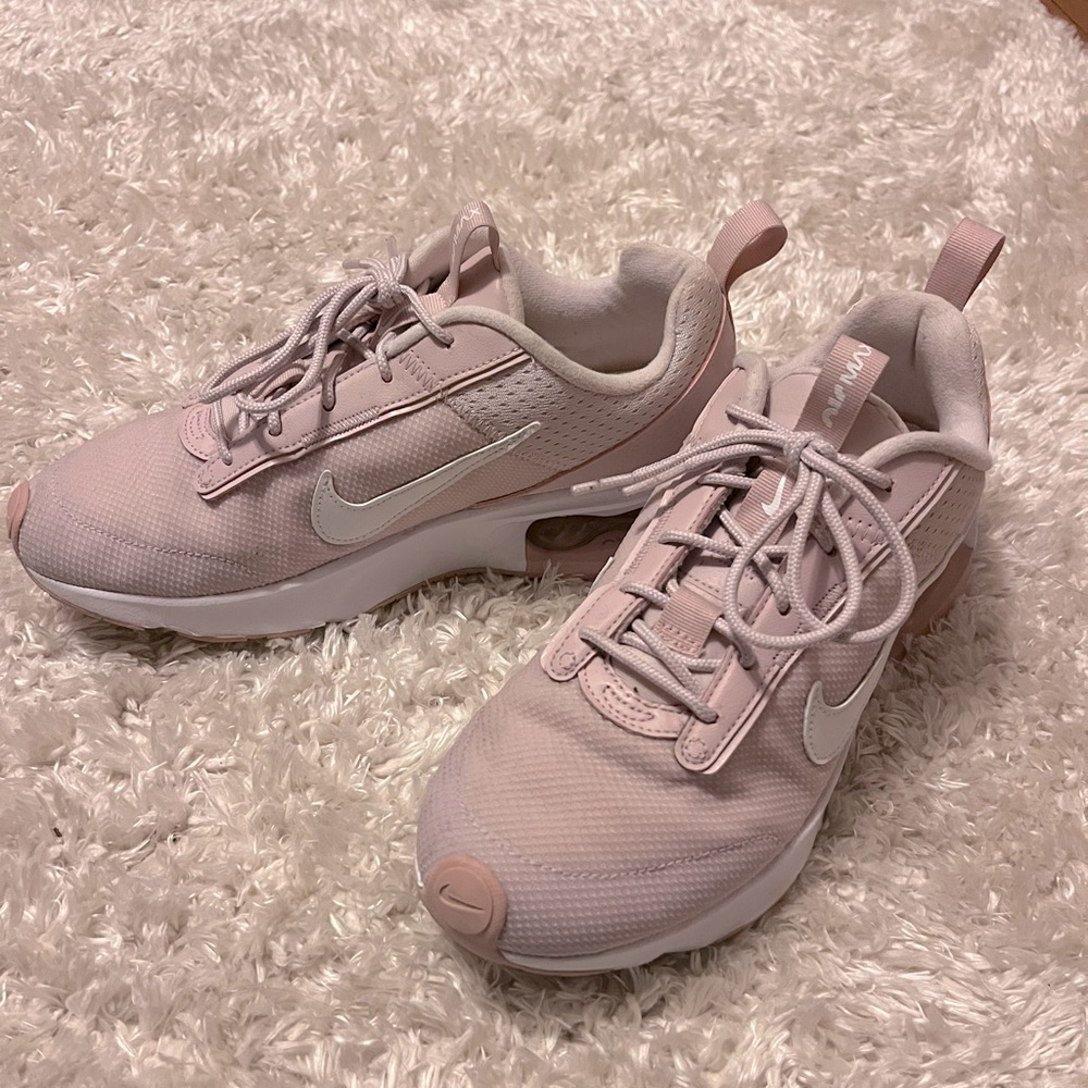 Nike Womens Air Max Interlock 75 Light Casual Sneakers - Picture 1 of 7